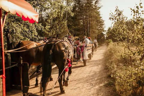 Przejażdżka konna o zachodzie słońca