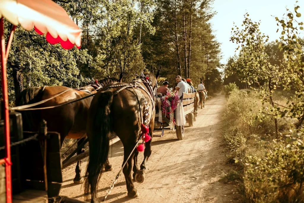 Przejażdżka konna o zachodzie słońca